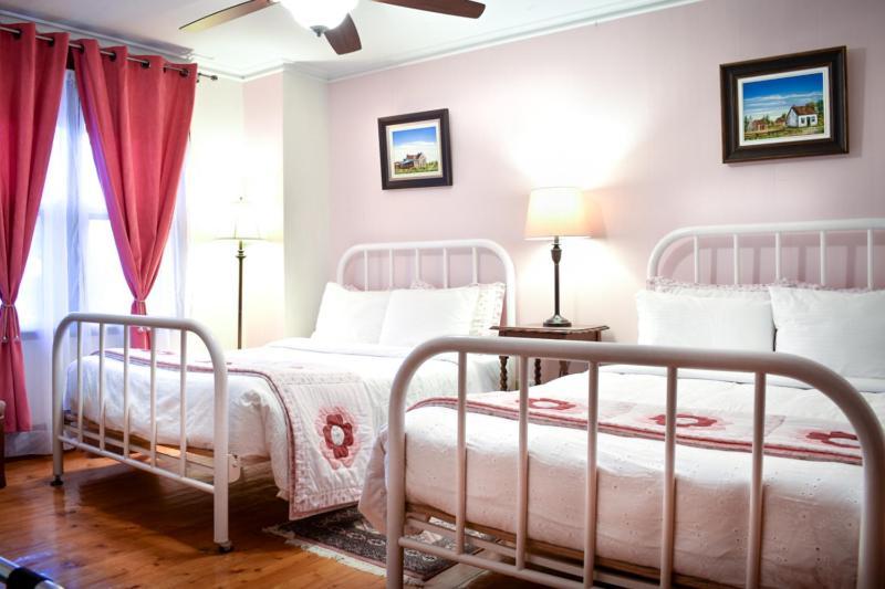 Complexe D'Hebergement La Maison Touristique Dugas Caraquet Dış mekan fotoğraf
