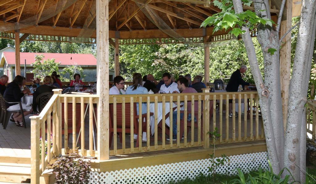 Complexe D'Hebergement La Maison Touristique Dugas Caraquet Dış mekan fotoğraf
