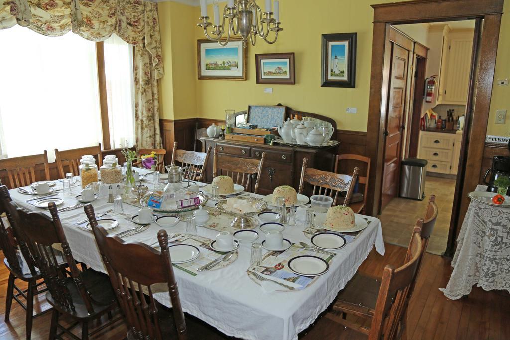 Complexe D'Hebergement La Maison Touristique Dugas Caraquet Dış mekan fotoğraf